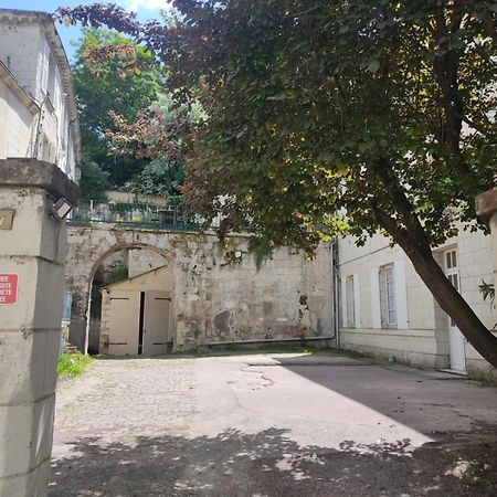 Appartement Avec Parking Prive Saumur Buitenkant foto